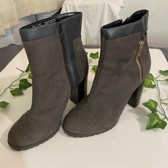Juicy couture gray boots 71/2 - Picture 2 of 16